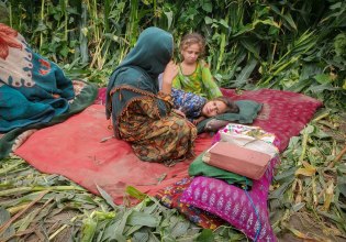Σεισμός στο Αφγανιστάν: Ο σεισμός χτύπησε δύο φορές, πρώτα τα σπίτια και μετά τις γυναίκες