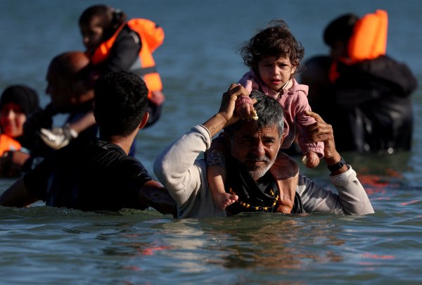 Βρετανία-Γαλλία: Περισσότεροι από 1.000 μετανάστες διέσχισαν τη Μάγχη μέσα σε μία μέρα