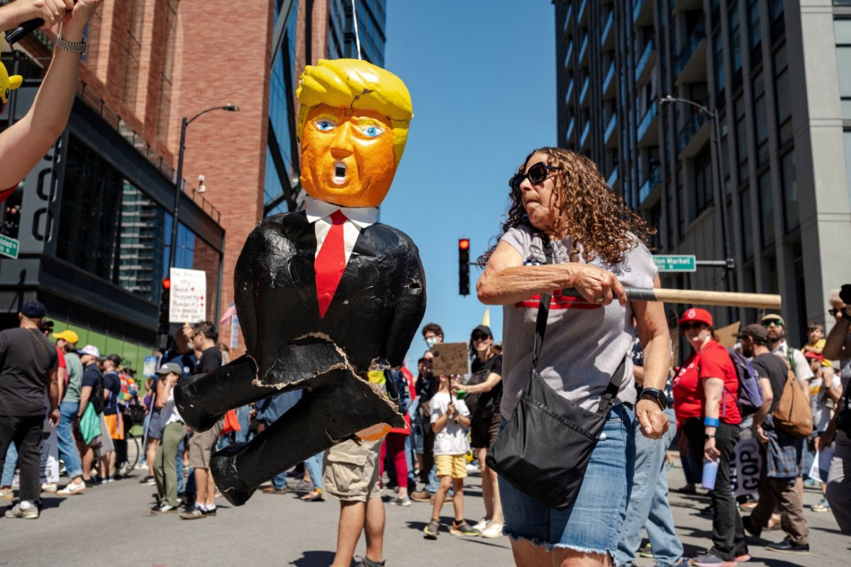 «Παράνομο, αντισυνταγματικό, αντιαμερικανικό» – Το Δημοκρατικό Σικάγο απέναντι στη «στρατοκρατία» Τραμπ