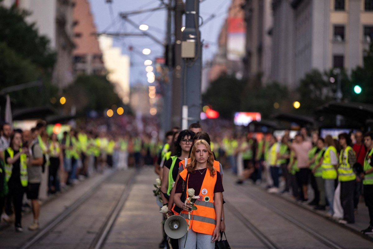 Σερβία: Ενώ ο Βούτσιτς έχει αγγιστρωθεί στην εξουσία, οι διαδηλωτές δείχνουν τον κίνδυνο μιας «πεισματάρικης» ηγεσίας