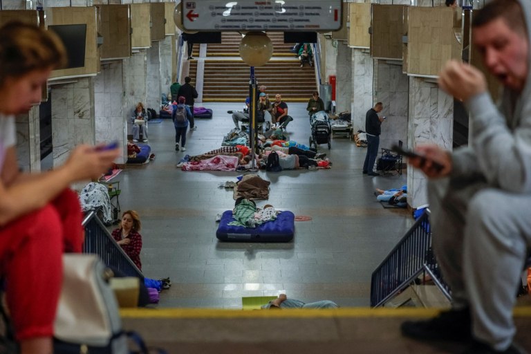 Ουκρανία: Αεροπορική επιδρομή της Ρωσίας στο Κίεβο – Σε επιφυλακή η Πολωνία, απογειώνει μαχητικά