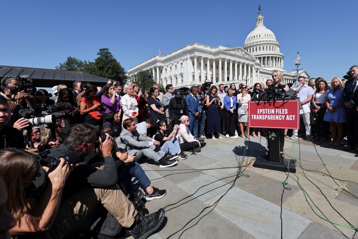 Στα όρια του το Κογκρέσο των ΗΠΑ λόγω των αρχείων Έπσταϊν – «Απάτη» αποκάλεσε το ζήτημα ο Τραμπ