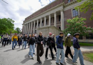 Χάρβαρντ: Η κυβέρνηση Τραμπ του επιβάλλει νέους περιορισμούς