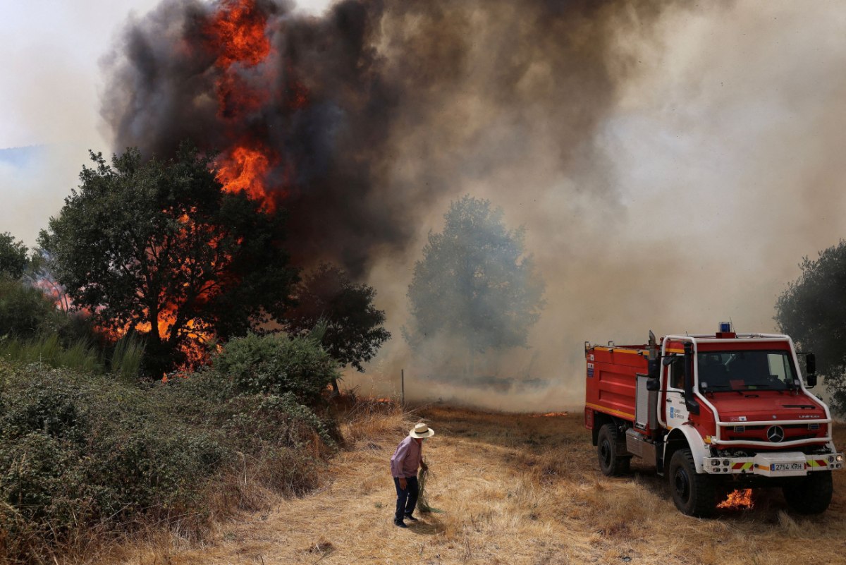 Η κλιματική κρίση τροφοδοτεί καιρικές συνθήκες που προκαλούν ανεξέλεγκτες πυρκαγιές – «Σοκαριστική η έκτασή τους»