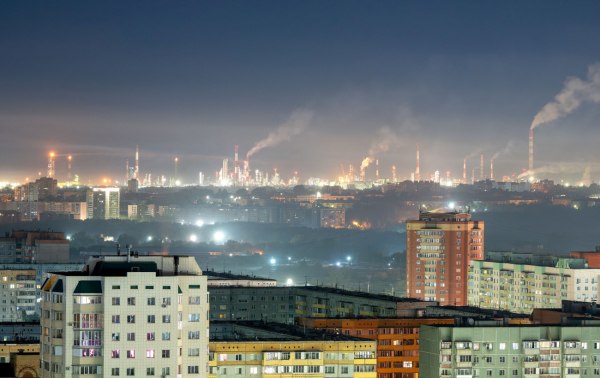Χτυπώντας τη Ρωσία στην «αχίλλειο πτέρνα» – Πώς τα ουκρανικά drones πλήττουν την πολεμική οικονομία του Πούτιν