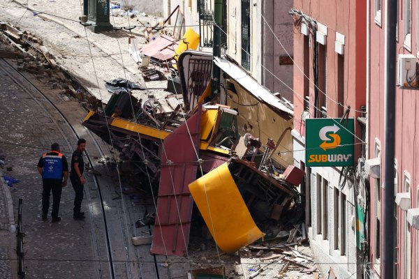 Πορτογαλία: «Σπασμένα» φρένα ή χαλαρό καλώδιο; – Τι εξετάζουν οι αρχές για το δυστύχημα με το τελεφερίκ