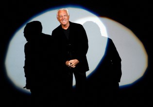 Τζόρτζιο Αρμάνι: Σε λαϊκό προσκύνημα η σορός του σχεδιαστή – Η τελευταία επιθυμία του