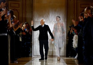 Τζόρτζιο Αρμάνι: Από τη σχολή της Ιατρικής στο πάνθεον της μόδας