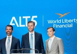 Κέρδος 1,3 δισ. δολάρια από crypto για την οικογένεια Τραμπ μέσα σε λίγες εβδομάδες