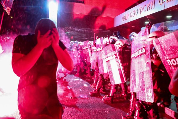 Σερβία: Χιλιάδες φοιτητές διαδήλωσαν στο Βελιγράδι κατά της αστυνομικής βίας και της κυβέρνησης Βούτσιτς