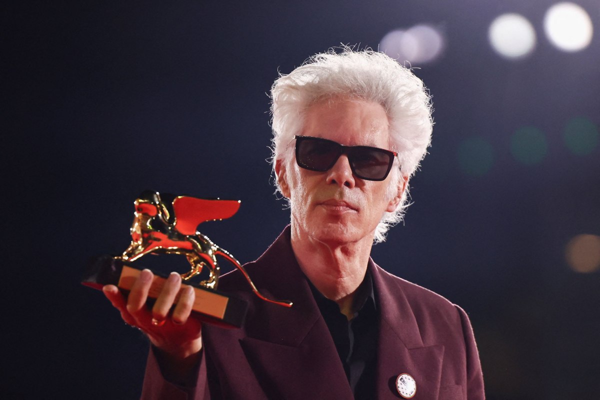 Ανατροπή στο παρά πέντε στη Βενετία: Στον Τζιμ Τζάρμους ο Χρυσός Λέων