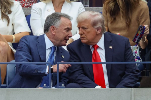 Γουίτκοφ: Σκάνδαλο με τον γιο του απεσταλμένου του Τραμπ – Επιχείρησε να βγάλει δισεκατομμύρια από το Κατάρ