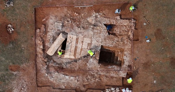 Από την Ιλλυρική στη σύγχρονη Αλβανία – Σπάνιο μαυσωλείο Ρωμαίου ευγενούς ήρθε στο φως