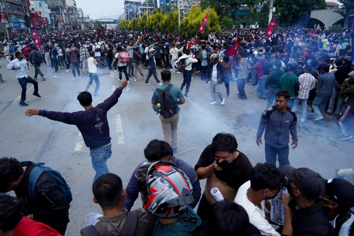 Η Gen Z «βάζει φωτιά» στο Νεπάλ μετά το κλείσιμο των social media – 14 νεκροί στις αντικυβερνητικές συγκεντρώσεις