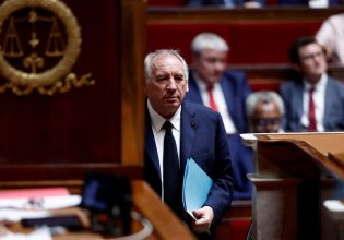 Ψήφος εμπιστοσύνης στη Γαλλία: Τι θα ακολουθήσει αν η κυβέρνηση καταρρεύσει;