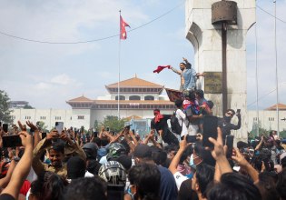 Νεπάλ: Παραιτήθηκε ο πρωθυπουργός μετά από τις αιματηρές διαδηλώσεις