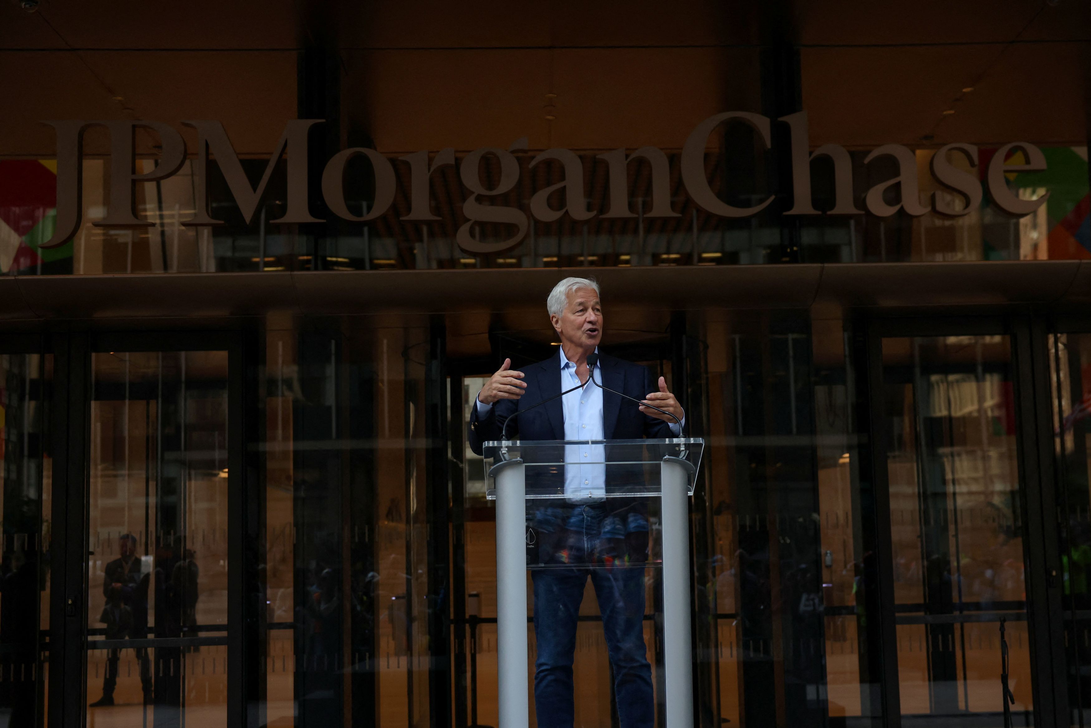 Δυσοίωνη πρόβλεψη του CEO της JPMorgan – «Η οικονομία των ΗΠΑ αποδυναμώνεται»