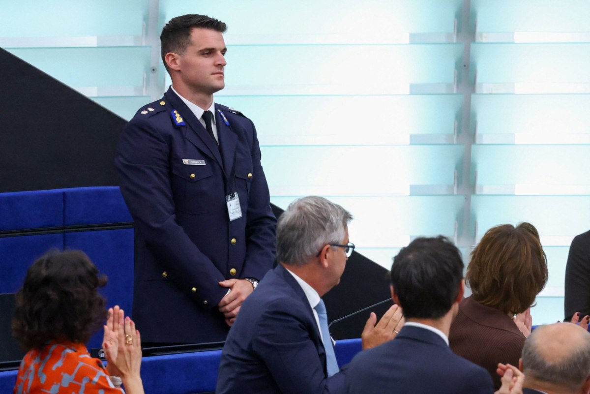 Η φον ντερ Λάιεν τίμησε τους έλληνες πυροσβέστες – Πώς έσωσαν ένα χωριό στην Ισπανία