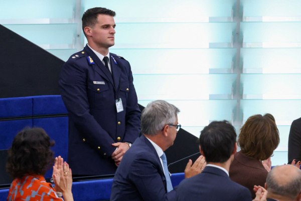 Η φον ντερ Λάιεν τίμησε τους έλληνες πυροσβέστες – Πώς έσωσαν ένα χωριό στην Ισπανία