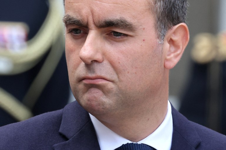 Γαλλία: Ο Λεκορνί αποκλείει την φορολόγηση των πλουσίων – Αρχές Οκτώβρη ανακοινώνεται το νέο κυβερνητικό σχήμα