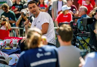 Η στιγμή του πυροβολισμού κατά του Τσάρλι Κερκ