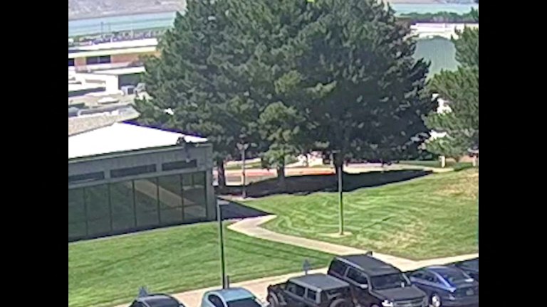 Δολοφονία Τσάρλι Κερκ: Νέο βίντεο με τον ύποπτο – Συνεχίζονται οι έρευνες για τον εντοπισμό του