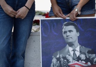 Πώς αντέδρασαν οι ιδεολογικές τάσεις της Gen Z στη δολοφονία του Κερκ