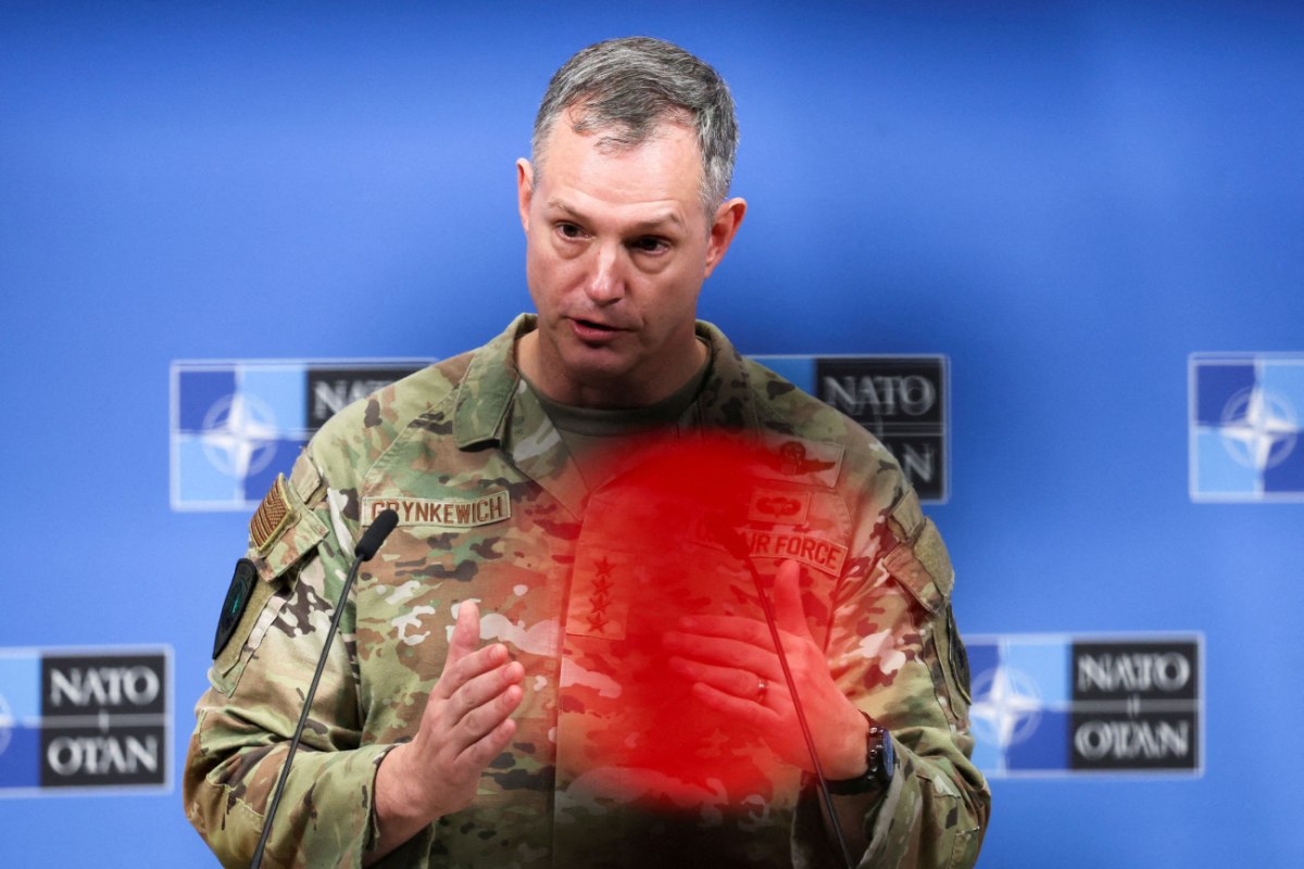 Αντί για το τέλος του πολέμου, περαιτέρω εμπλοκή του ΝΑΤΟ – Τι ζητά ο Τραμπ που «βλέπει» ευκαιρία για μπίζνες