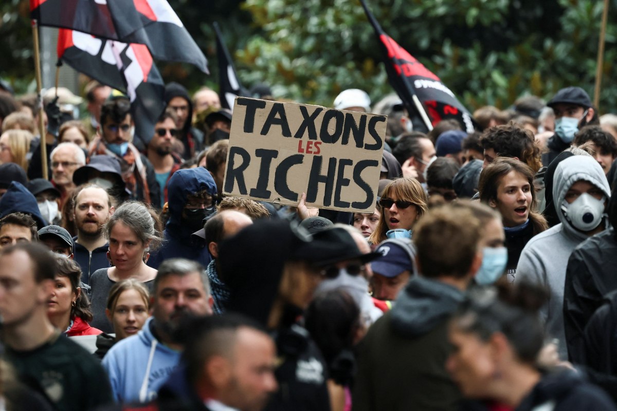 Γαλλία: Επίδειξη δύναμης και ενότητας από την εργατική τάξη απέναντι στον Λεκορνί – Γενική απεργία