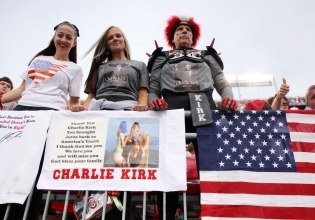 Τσάρλι Κερκ: Ο δολοφόνος συνελήφθη, το κίνητρο αναζητείται, η παραπληροφόρηση συνεχίζεται