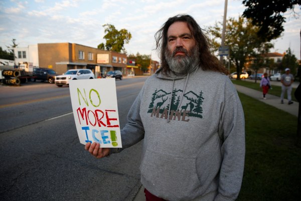 Τραμπ: Θα κηρύξει την Ουάσινγκτον σε κατάσταση έκτακτης ανάγκης λόγω της αντίθεσης στην Υπηρεσία Μετανάστευσης