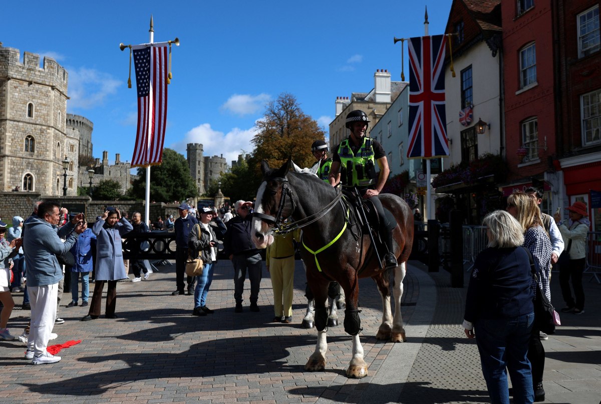 Υπ’ ατμόν οι Βρετανοί ενόψει της επίσκεψης Τραμπ – Βασιλικό δείπνο, διαπραγματεύσεις και δρακόντεια μέτρα