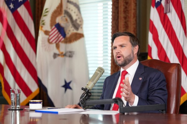 ΗΠΑ: Εκστρατεία «doxing» ζητά ο Βανς – Η επικίνδυνη τάση που ξυπνά μνήμες από σκοτεινές εποχές