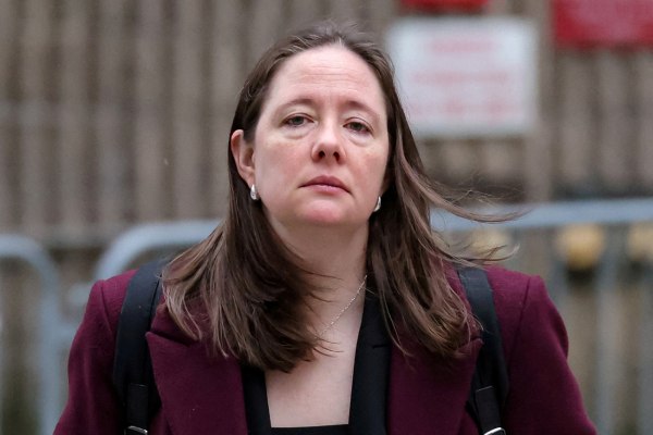 Εισαγγελέας στις υποθέσεις των Έπσταϊν και Κομπς μηνύει την κυβέρνηση των ΗΠΑ για την απόλυσή της