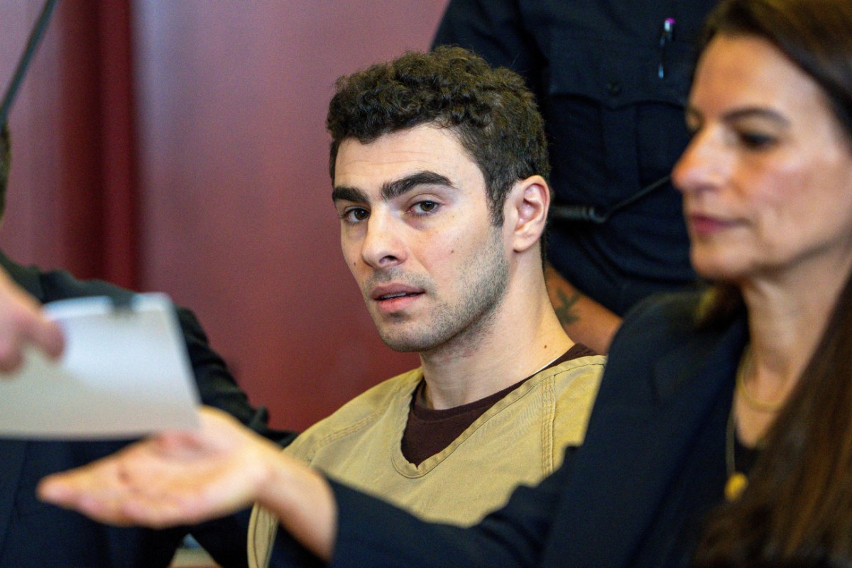 Λουίτζι Μαντζιόνε: Απομακρύνεται το ενδεχόμενο θανατικής καταδίκης – Απορρίφθηκε η κατηγορία για τρομοκρατία