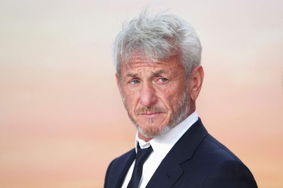 Ο Σον Πεν θεωρεί ότι η πολιτική σκηνή πρέπει να έχει άτομα σαν τον Τσάρλι Κερκ, παρόλο που διαφωνούσε μαζί του