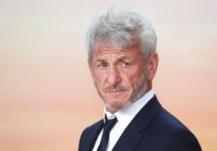 Ο Σον Πεν θεωρεί ότι η πολιτική σκηνή πρέπει να έχει άτομα σαν τον Τσάρλι Κερκ, παρόλο που διαφωνούσε μαζί του