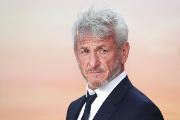 Ο Σον Πεν θεωρεί ότι η πολιτική σκηνή πρέπει να έχει άτομα σαν τον Τσάρλι Κερκ, παρόλο που διαφωνούσε μαζί του