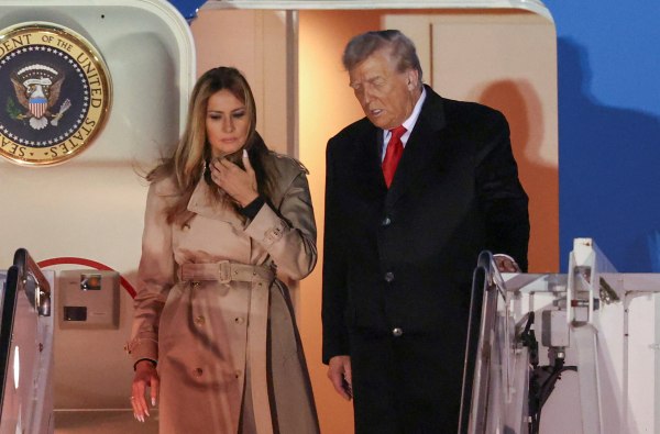 Αεροπλάνο παραλίγο να συγκρουστεί με το Air Force One του Τραμπ – «Στρίψτε αμέσως 20 μοίρες δεξιά»