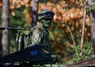 Σερβία: Στρατιωτική παρέλαση και διαδηλώσεις φοιτητών