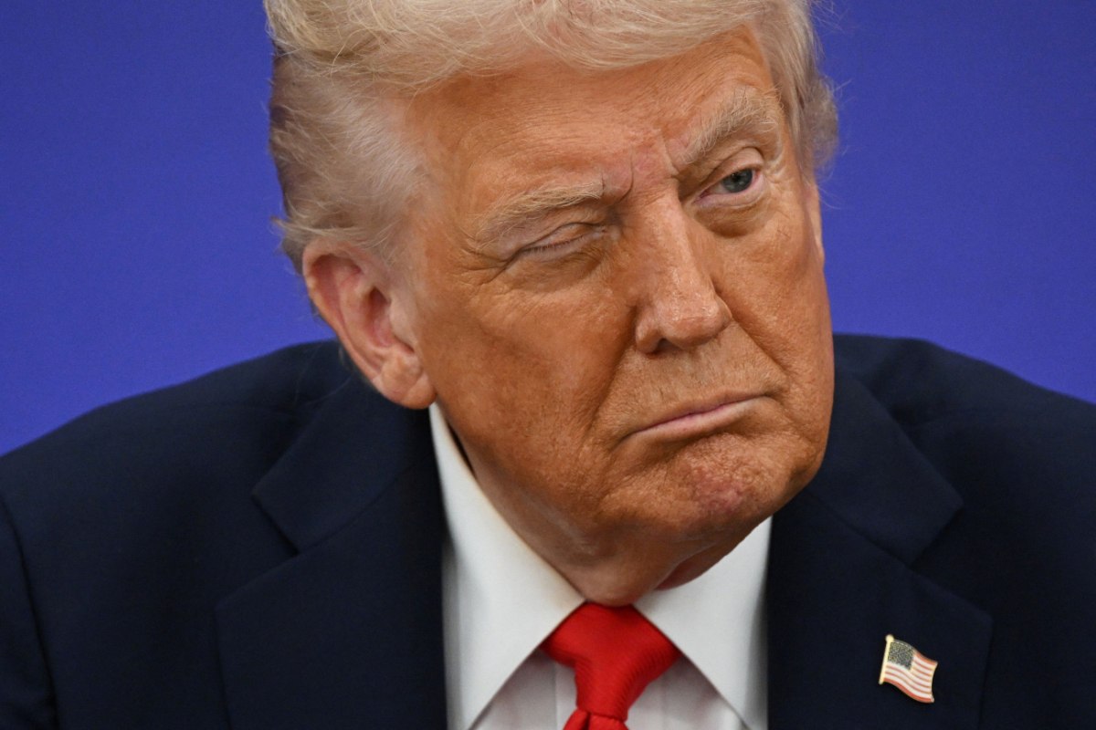 Από τα ΜΜΕ στις φιλελεύθερες οργανώσεις – Ο Τραμπ χτυπά την ελευθερία του λόγου στο όνομα του Τσάρλι Κερκ