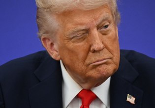 Από τα ΜΜΕ στις φιλελεύθερες οργανώσεις – Ο Τραμπ χτυπά την ελευθερία του λόγου στο όνομα του Τσάρλι Κερκ