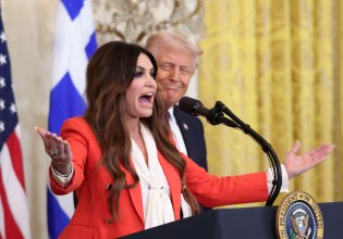 Η Κίμπερλι Γκίλφοϊλ ορκίστηκε πρέσβης των ΗΠΑ στην Ελλάδα