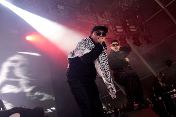 Kneecap: Απαγόρευση εισόδου στον Καναδά με πρόσχημα την υποστήριξη «τρομοκρατικών οργανώσεων» – Η απάντηση τους