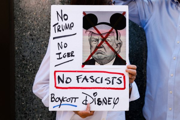 Οργή στο Χόλιγουντ: Μέριλ Στριπ, Τομ Χανκς, Ντε Νίρο ανάμεσα στους 400 και πλέον σταρ που καταδικάζουν τη Disney για τον Κίμελ 