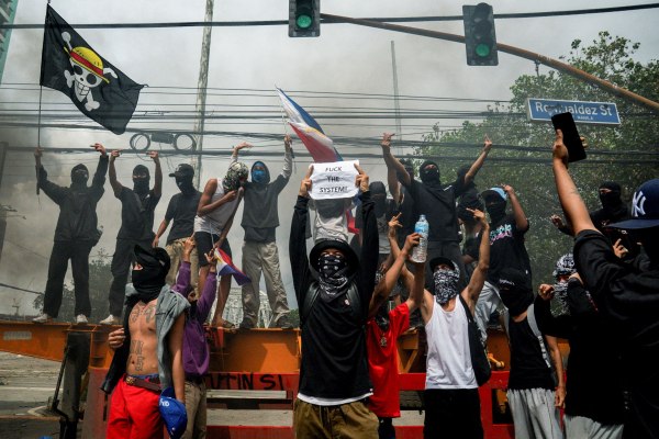 Η σημαία του One Piece και στις Φιλιππίνες – Γιατί οι μουσώνες προκάλεσαν οργή και μαζικές διαδηλώσεις