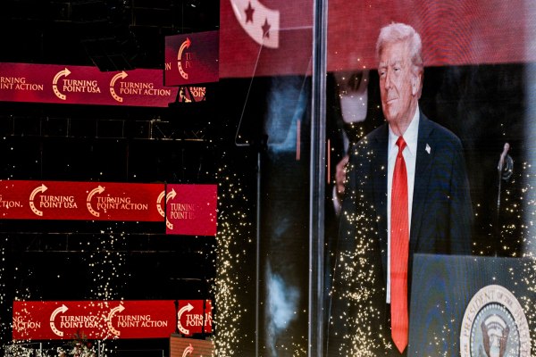 H «Αριστερά», τα ΜΜΕ και οι «προβοκάτορες»: Οι «μπηχτές» του Τραμπ για τον Τζίμι Κίμελ στο μνημόσυνο του Τσάρλι Κερκ