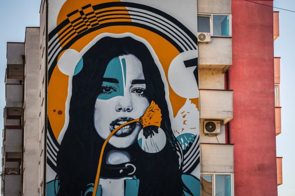 Η Ντούα Λίπα δεν απέλυσε συνεργάτη της λόγω της υποστήριξής του στο Ισραήλ