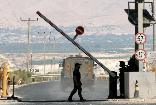 Το Ισραήλ κλείνει τη γέφυρα που συνδέει την κατεχόμενη Δυτική Όχθη με την Ιορδανία