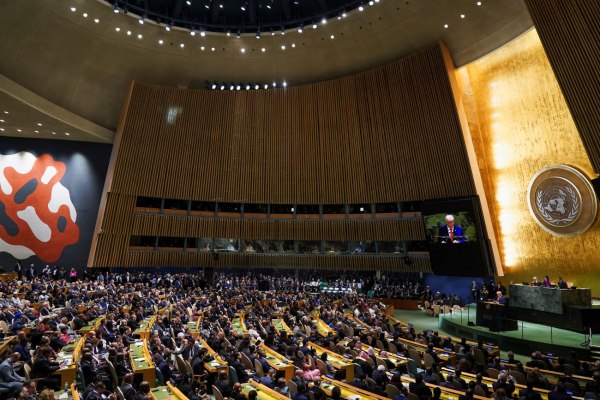 Επί ξυρού ακμής – Η Γενική Συνέλευση του ΟΗΕ στις «Συμπληγάδες» της Γάζας, της Ουκρανίας και του Τραμπ